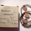 Mu�kov� n�stavce, druh 4004, d�lka 2,5 yd, 10 kus� v z�sobn��ku. Spolehliv� spojovan� z r�znobarevn�ch d�l� silonu, co� sni�uje jejich viditelnost na hladin� vody. V�robce DIK HK.