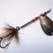 METUJ, druh 30/4, velikost l�i�ky 28 mm, 3 g. V�te�n� pstruhov� a bolenov� t�pytka l�i�kov�ho tvaru vyr�b�n� ve 4 velikostech, s vym�nitelnou velkou vl��ec� mu�kou, v�zanou na jednoh��ku. Niklovan�. Nesignov�no, markanty Re-fly.