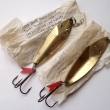 DUNAJEC, druh 1088, velikost l�i�ky 70 mm, v�ha 19,00 g. Lomen� t�pytka rybkovit�ho tvaru, ze siln�ho mosazn�ho plechu. Nesignov�no. Cena 4,30 K�s. V�robce ZNAK HK. Origin�ln� balen� v pap�rov� ob�lce.