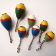 POSKOK, zleva d�lka korku 30 mm a 20 mm. Obl�ben� a praktick� z�v�sn� spl�vek, barevn� lakovan�, s p�ruj�c�m v�suvn�m otev�en�m o�kem pro zav�en� na vlasec p�ed �pi�ku ryb��sk�ho prutu. V�robce ZNAK HK.